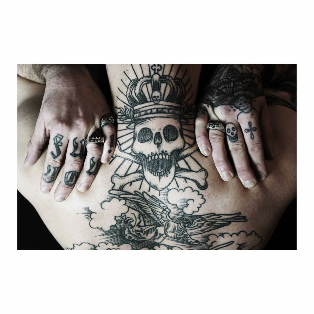 metalatelier's tweet photo. Darker than dark, blacker than black.⠀
⠀
Model: @fuselkopps⠀
Photo: @diane.electro⠀
⠀
#darkfashion #brutalist #madeinberlin #berlin #sandcast #signetring #castinplace #tattoo #knuckleduster #jobkiller #fingertattoo #shopsmall #independentdesigner #tattooculture https://t.co/3ITfI4U23Z