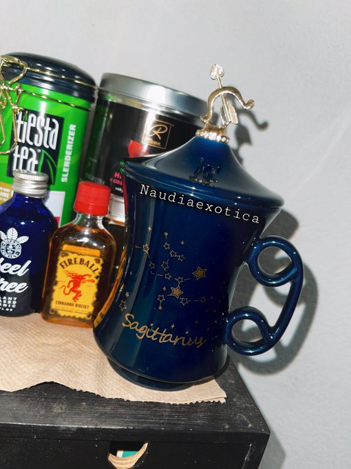 A sweet gift someone bought me for my birthday tomorrow ugh I love it so much 😩🎁 #tea #coffee #drink<a href="/tag/coffee"class="tags"><span>#coffee</span></a><a href="/tag/drink"class="tags"><span>#drink</span></a><a href="/tag/tea"class="tags"><span>#tea</span></a><a href="/tag/naudiaexotica"class="tags"><span>#naudiaexotica</span></a>