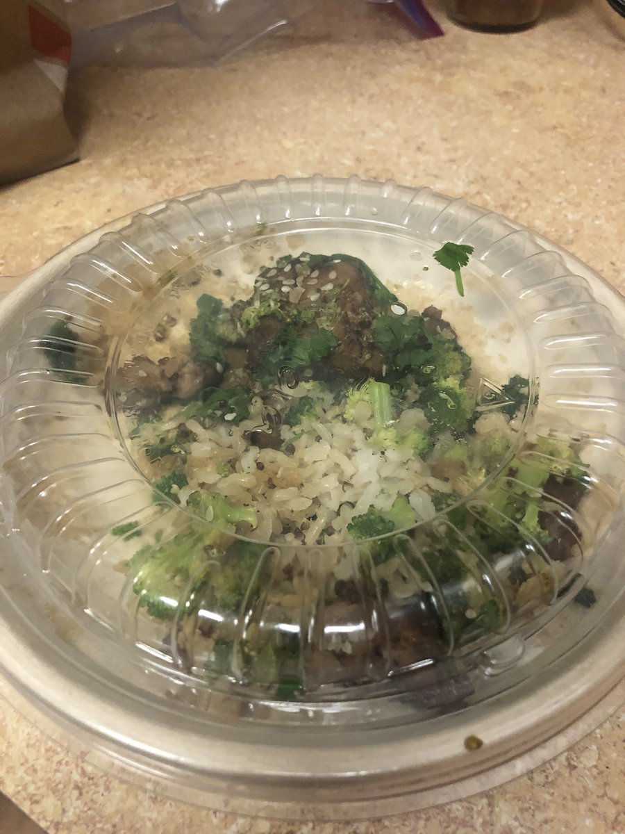yodaynp's tweet photo. @panerabread SERIOUSLY? This is what you advertise and this is what I get…again SERIOUSLY! And this cost me almost $12…no excuse and very sad! #panera #panerabread #horrible #Disgusting #Food #poorcustomerservice https://t.co/w5UtyfXEHQ