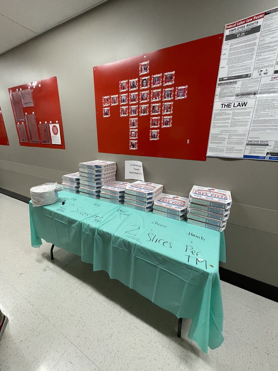 AngieSanchezETL's tweet photo. We are fueling 2303’s #TurkeyTrotTrailer with some hot &amp; fresh Domino’s pizza! @katie_konopasek @ETLAustin @stevenfosterta1 @CarieBusboom @VickiWarhurst @Raechel2303 https://t.co/xVsOSMbA3E