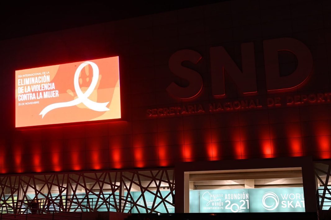 sndpy's tweet photo. #METETE No dejes pasar la violencia
La #SNDArena se ilumina de color naranja,
recordando que mañana es el Día Internacional por
la Eliminación de la Violencia Contra la Mujer.
Es un problema que nos involucra a todos.
¡Hablemos a tiempo!
#EIDeporteNosUne https://t.co/mwBAQthLFA