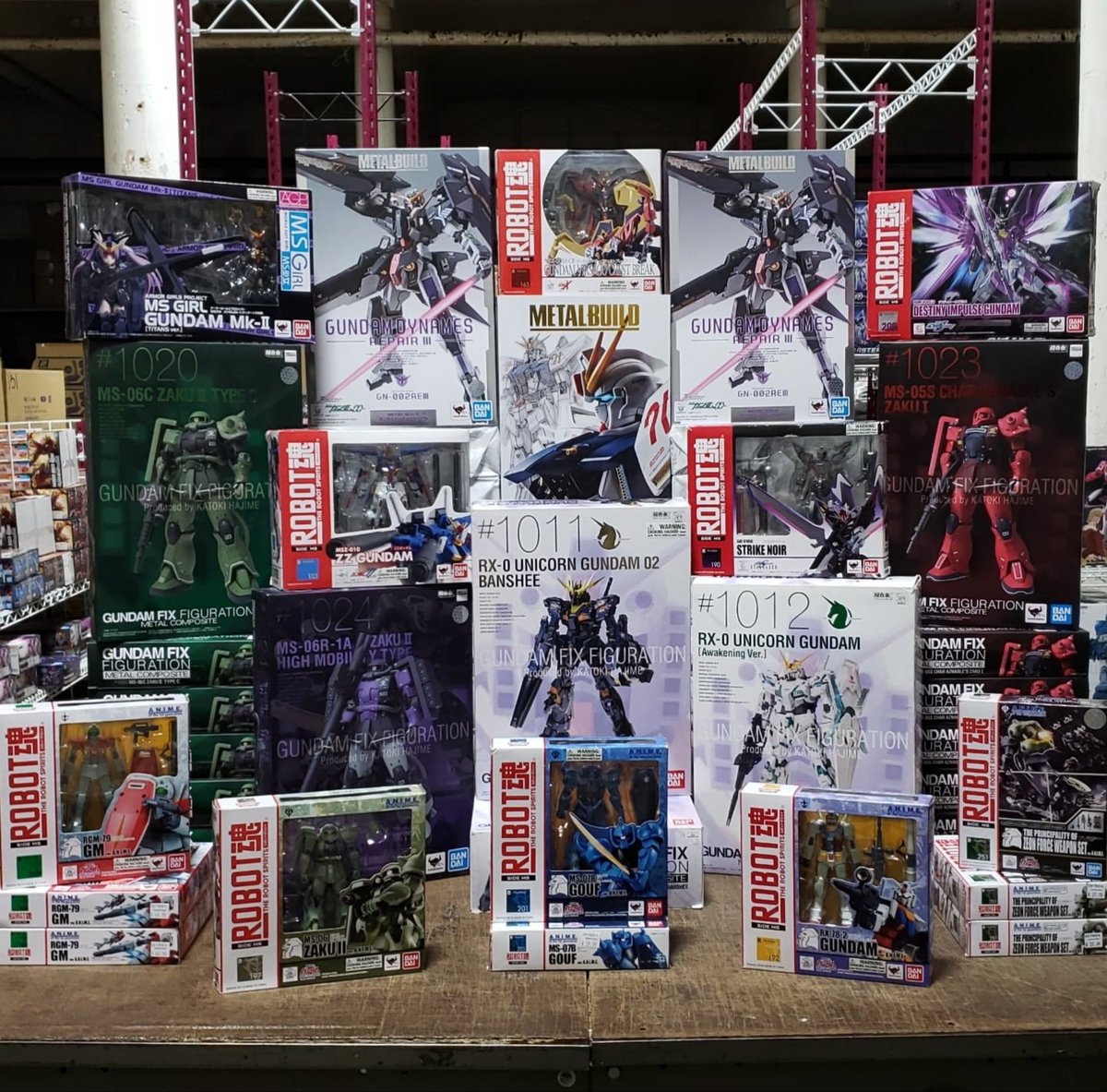 gundampros's tweet photo. Happy Turkey Day Everyone. These non kits will go live at midnight. #fixfiguration #robotspirits #gunpla #gundambuilder #modelkits #gundampros https://t.co/M37124lXy3