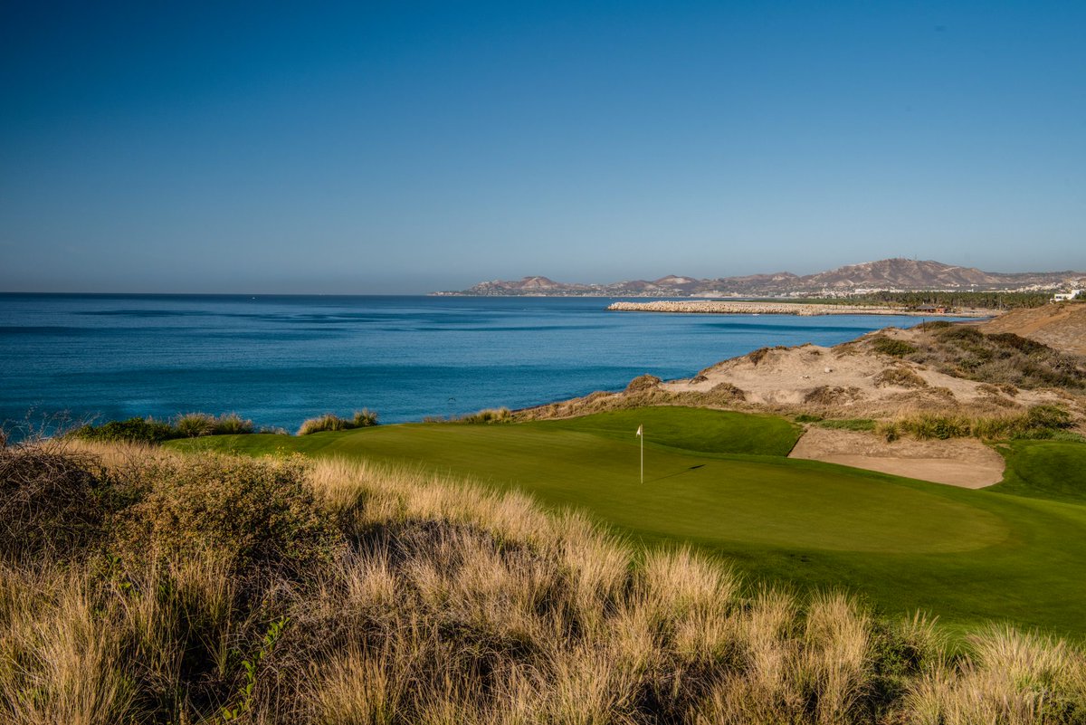 Los Cabos is known as an excellent golf destination due to the variety of high-ranked courses. Having coastal views of the Sea of Cortés, the Baja desert, and even the Sierra de la Laguna foothills, takes the experience up a notch. ⛳️