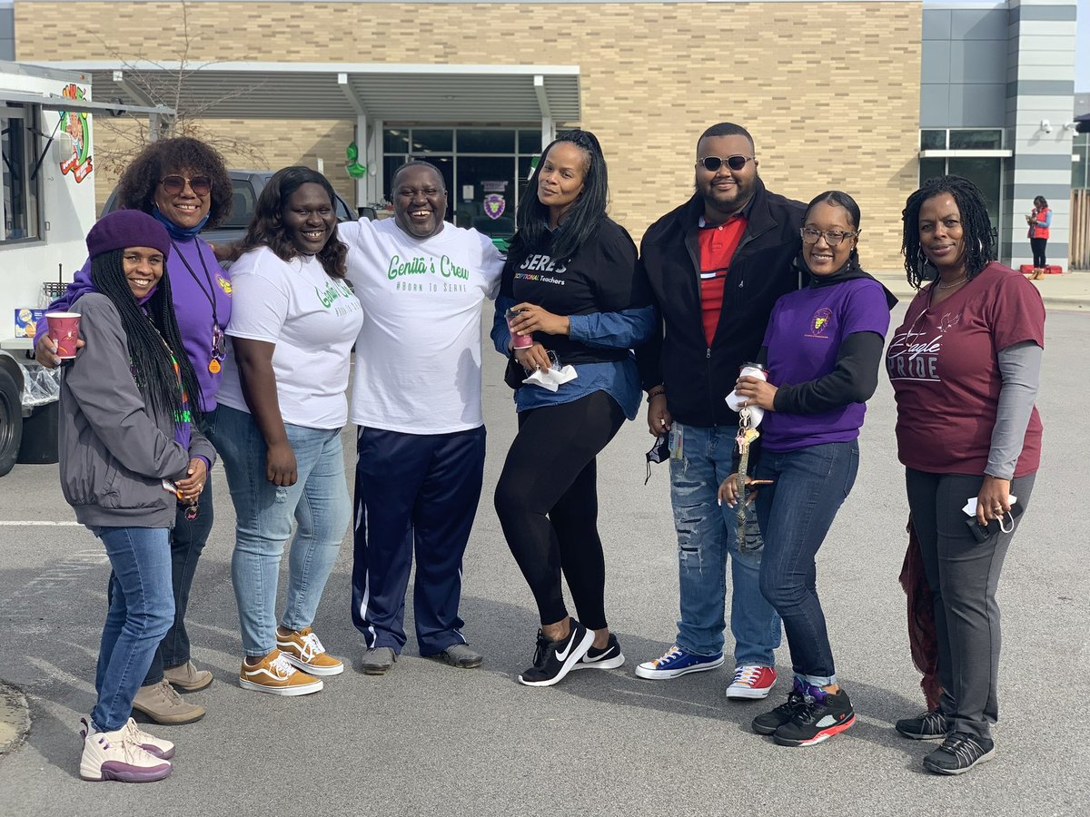 mtbattle3's tweet photo. Had an amazing time last weekend at our monthly community food distribution.  #CommunityResponsive #HappyThanksgiving @cherylfenner1 @SERPromise https://t.co/s7RkbubjAQ