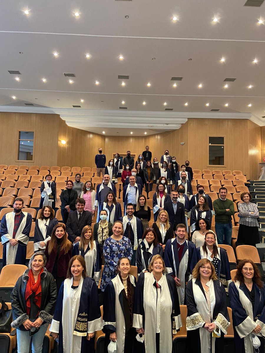 DEUFACULTYOFBUS's tweet photo. Fakültemizin 4. Dekanı Sayın Prof Dr. Yasemin Arbak’ın emeklilik törenini bugün duygusal anlar yaşayarak gerçekleştirdik. Hocamıza veda etmedik, yeni başlangıçlarda tekrar birlikte olmak için sözleştik. @yaseminarbil #tusec #birlik #bizbiraileyiz https://t.co/ELV0HFVSPC
