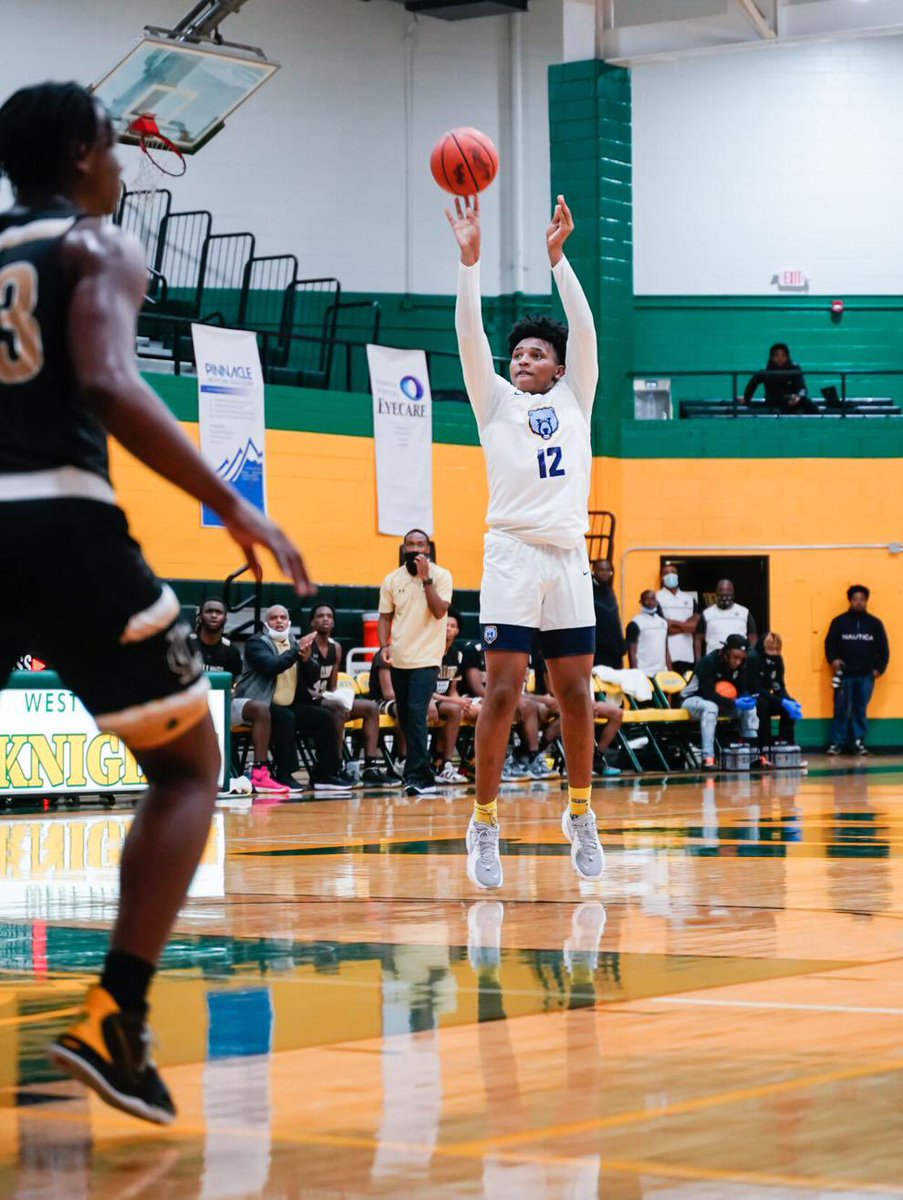 SFBruinsMBB's tweet photo. Bruins get a tough win tonight 63-60 in overtime. Leading the way @TerranceMoorer1 22p, @jbucketz5 15p, @Tmcelveen_ 13p and a game winning 3. @DickensQuay back to back buckets to send into overtime. https://t.co/mEdpU15o5k