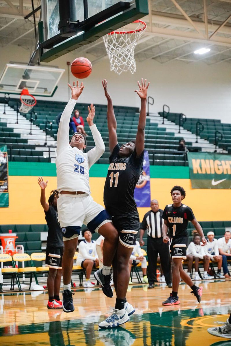 SFBruinsMBB's tweet photo. Bruins get a tough win tonight 63-60 in overtime. Leading the way @TerranceMoorer1 22p, @jbucketz5 15p, @Tmcelveen_ 13p and a game winning 3. @DickensQuay back to back buckets to send into overtime. https://t.co/mEdpU15o5k