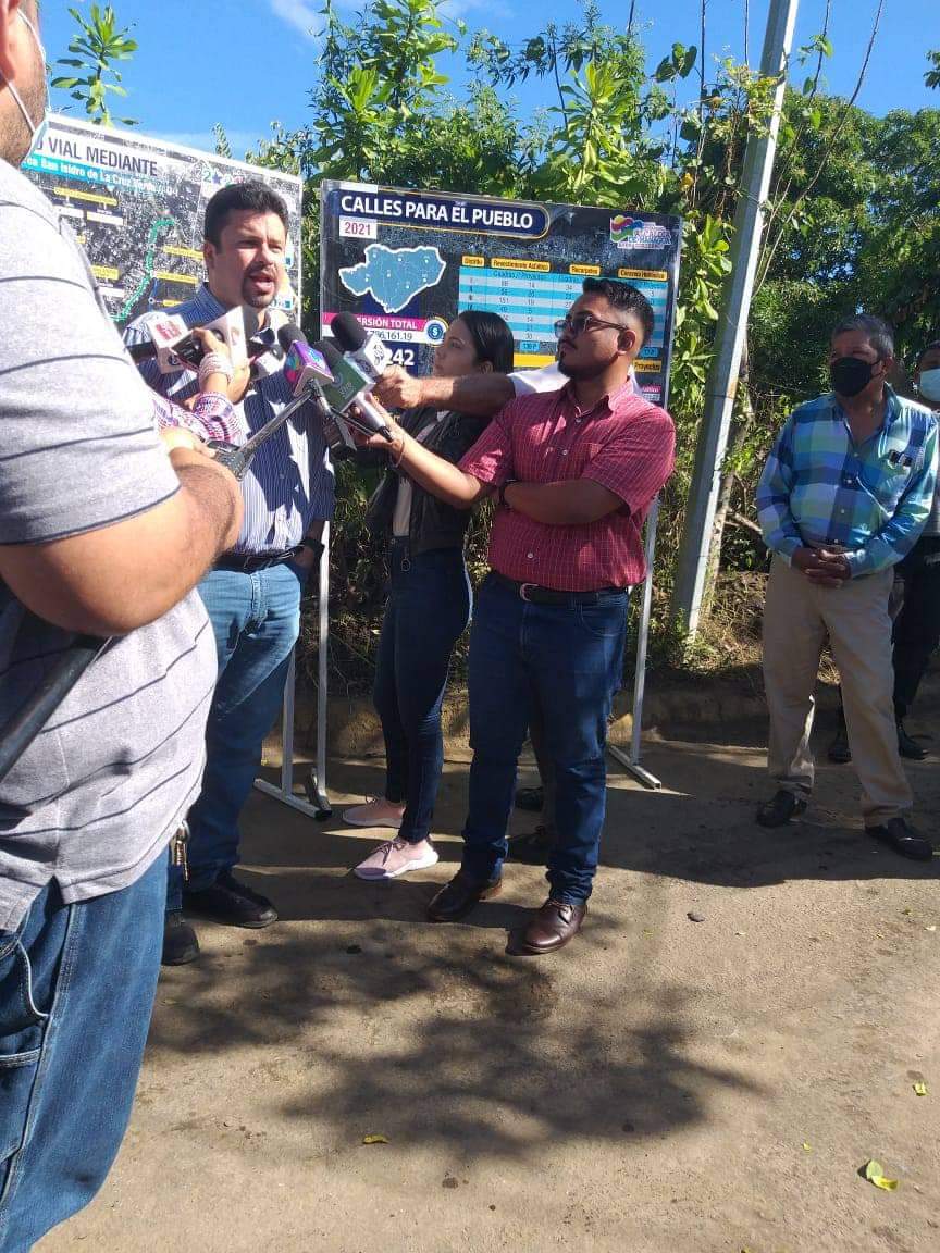 JGuerrillera's tweet photo. #NoticiaJS19J ❤️🖤🎥 | ‼️Somos un Pueblo Qué Vence con la Unidad para la Prosperidad‼️

•Hoy #24DeNov, el Secretario General de ALMA Cro Fidel Moreno, visitó la Comarca San Isidro de la Cruz Verde sobre el avance «Calles para el Pueblo».

#SomosRed
#OrgulloNacionalPatriaLibre https://t.co/aVSlN5bGcN