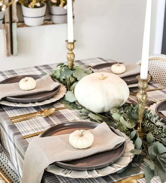 SabiraCollect's tweet photo. A bit of table setting inspo. From @Blesserhouse https://t.co/7f9cVi0w1X