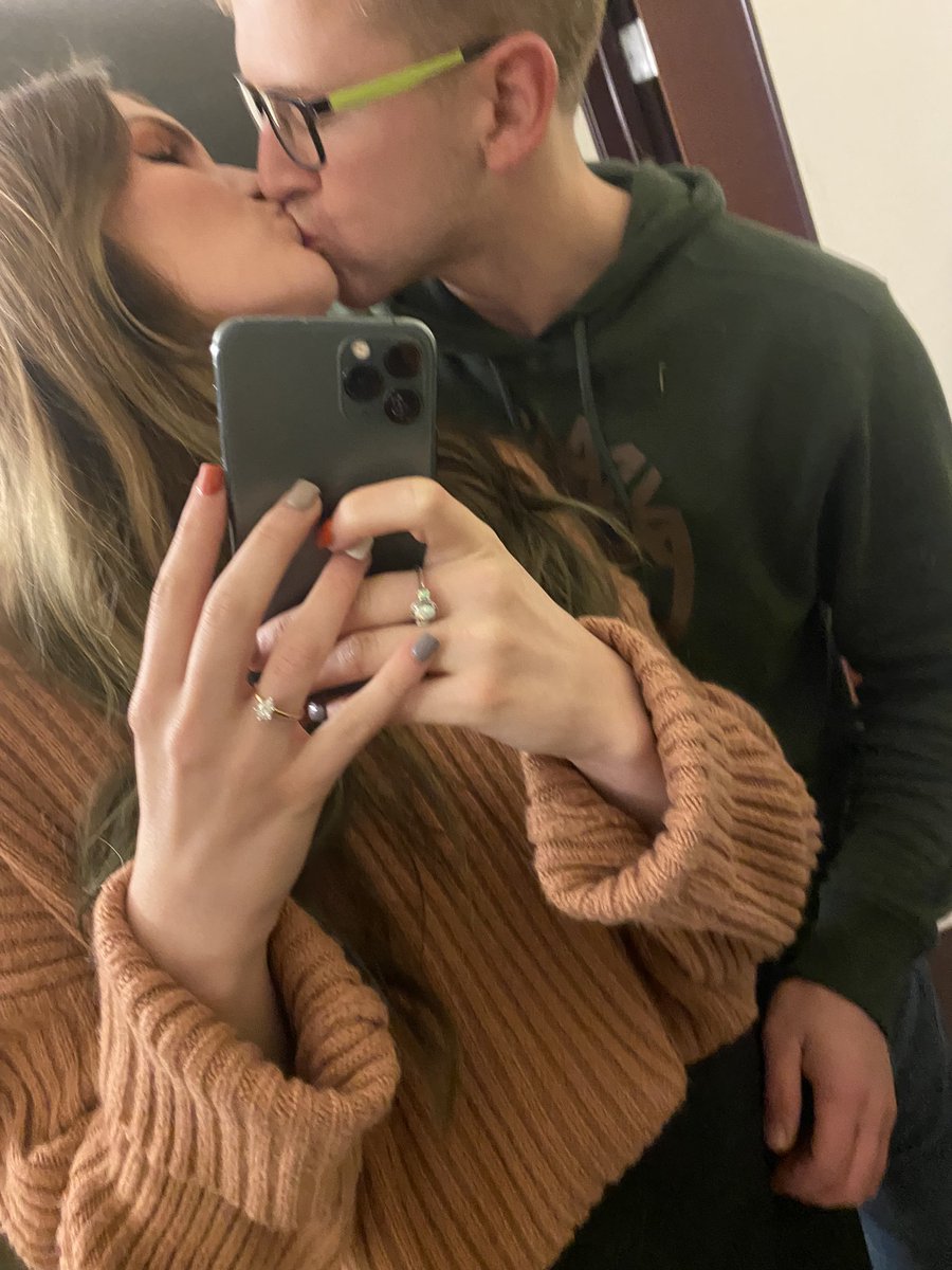 TyraCarter17's tweet photo. 💍 #engaged https://t.co/NS5BMx0YmL