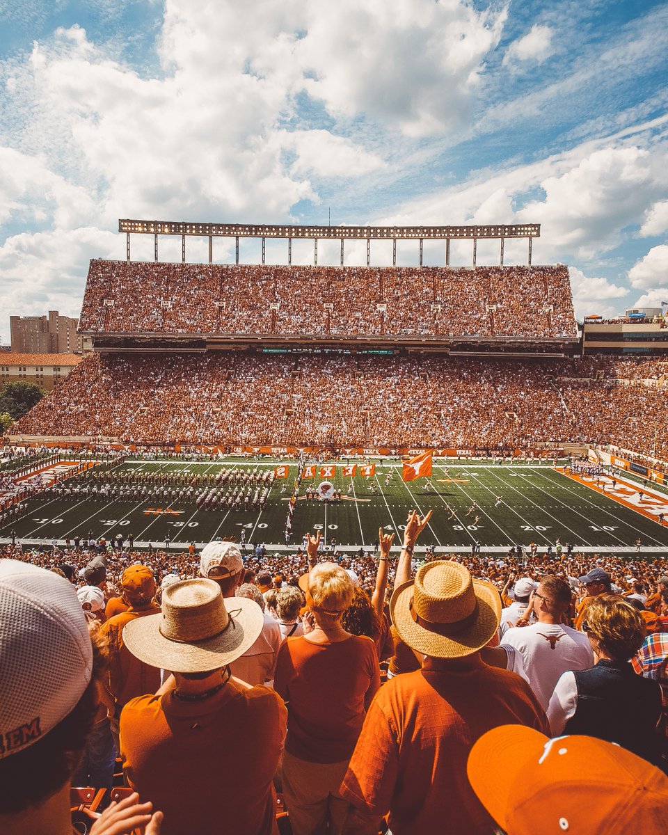 TexasLonghorns's tweet photo. one final ride at DKR this season 🤘

#HookEm https://t.co/PtVGfk8osj