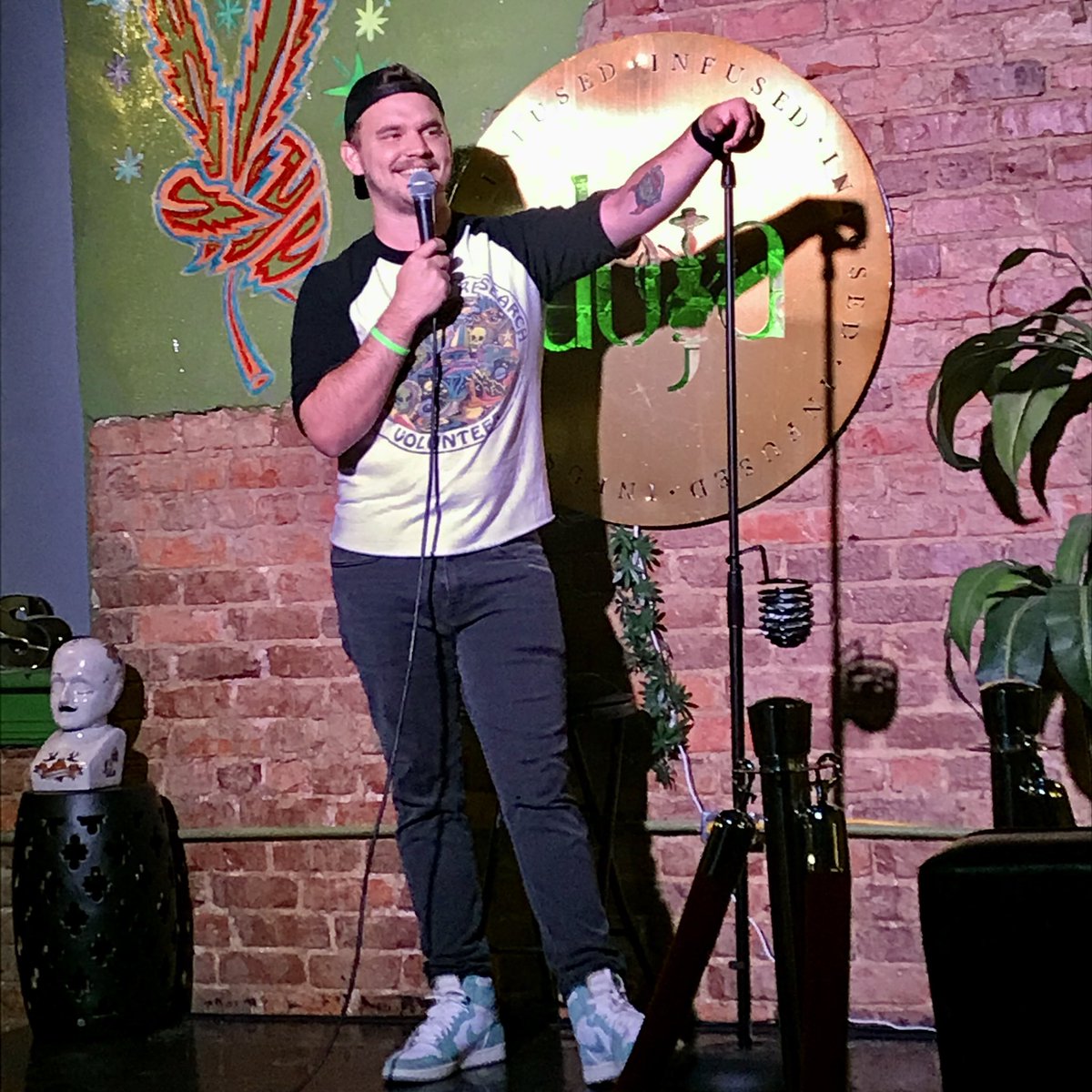 B3FPodcast's tweet photo. Wednesday night show. Watch while you prepare for the familial abyss that tomorrow will be. The guest host will be none other than ol’ “Fuck You” @HunterLukeE himself. 8pm
#b3f #podcast #livestream #liveshow #podcastersofinstagram #fun #funny #jokes #comedy #comedian https://t.co/l79vDqtUpH