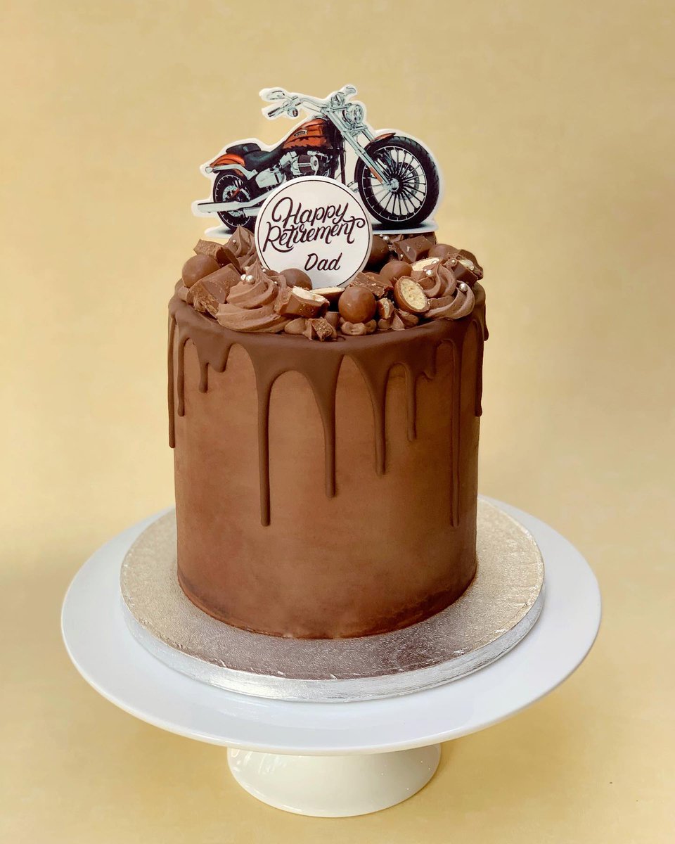 Chocolate Retirement cake #chocolatecake #cakesofinstagram #cakedecorating #cforcakes #newmaldencakes #newmalden #newmaldenmums #newmaldenhighstreet #birthdaycake #retirementcake #celebrationcake #londonbaker #hombaker #c_forcakes #wimbledoncakes