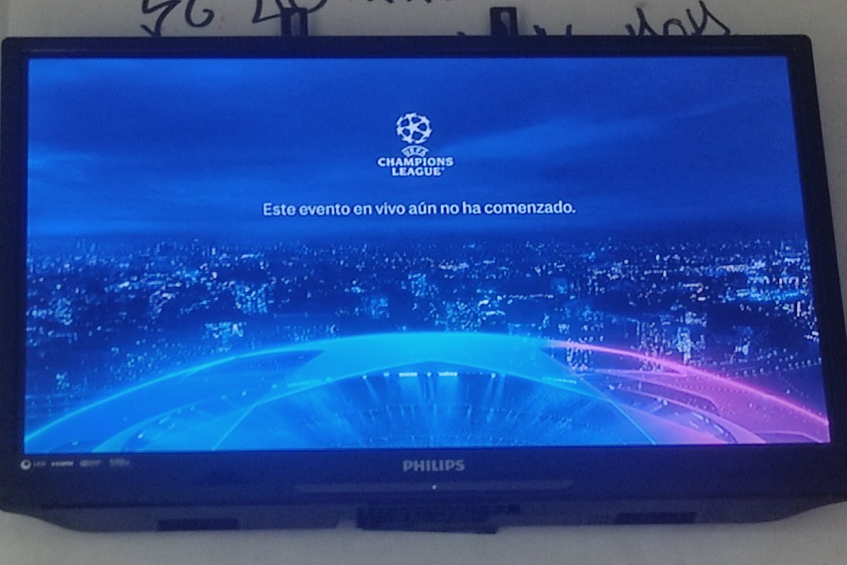 the_posak's tweet photo. ¿Alguien sabe a qué hora van a comenzar la transmisión del Sheriff vs Real Madrid en @HBOMaxLA ? 
Ya van casi 10 minutos de juego. https://t.co/j6jEuuH2NO
