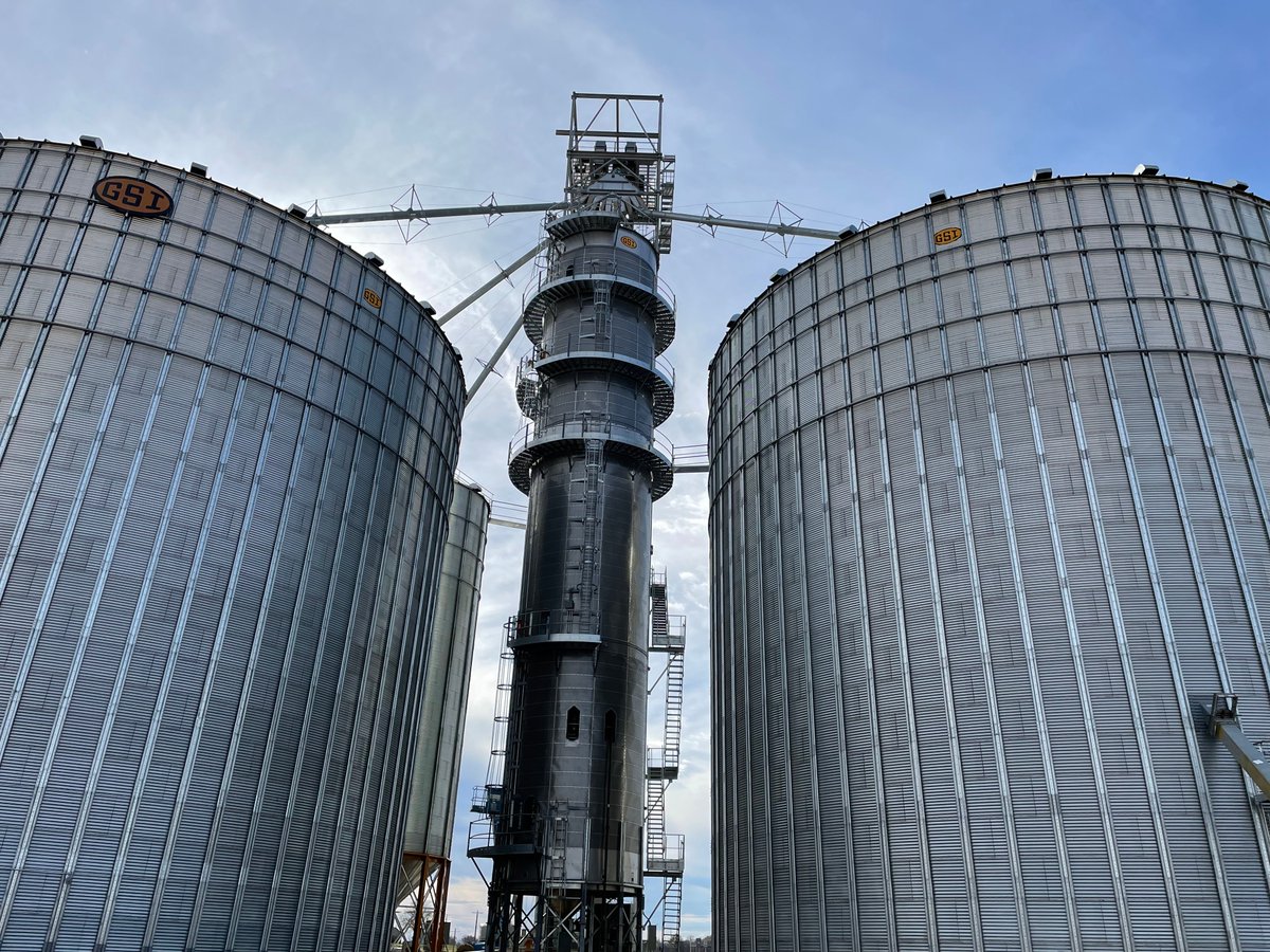 MidwestAgSystem's tweet photo. New @GSI_Grain system installed this year and full of dried corn. All GSI equipment on site, couldn't ask for anything better. #MidwestAg https://t.co/s0qFGuMQBh