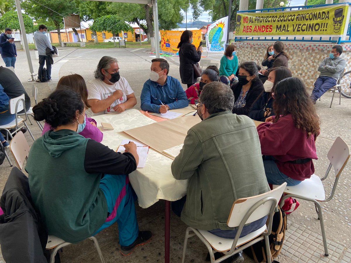 JFuchslocher21's tweet photo. 🌄Nos encontramos en la Plaza de Armas de #SanRosendo desarrollando el primer cabildo constituyente de la Comisión de Derechos Fundamentales con la comunidad.
Abordamos: Educación, Salud, Trabajo, Pensiones, Vivienda, Agua, derechos de las mujeres y adultos mayores @convencioncl https://t.co/aZGACa9VLu