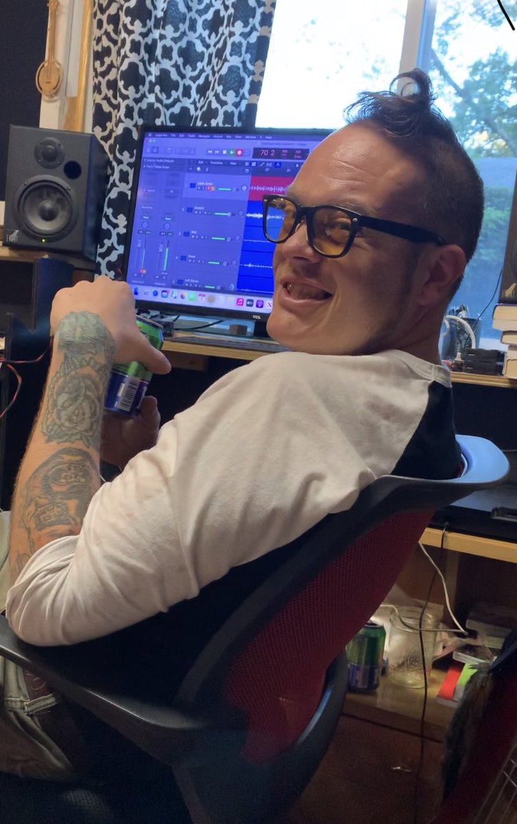 One of the perks of being home more lately is being able to get our home studio in order. Our 1st original holiday single comes out this Fri, engineered by our own Matt The Knife! Join our mailing list now at larahope.net and get a FREE download right away! ❄️🎸🎄🎵