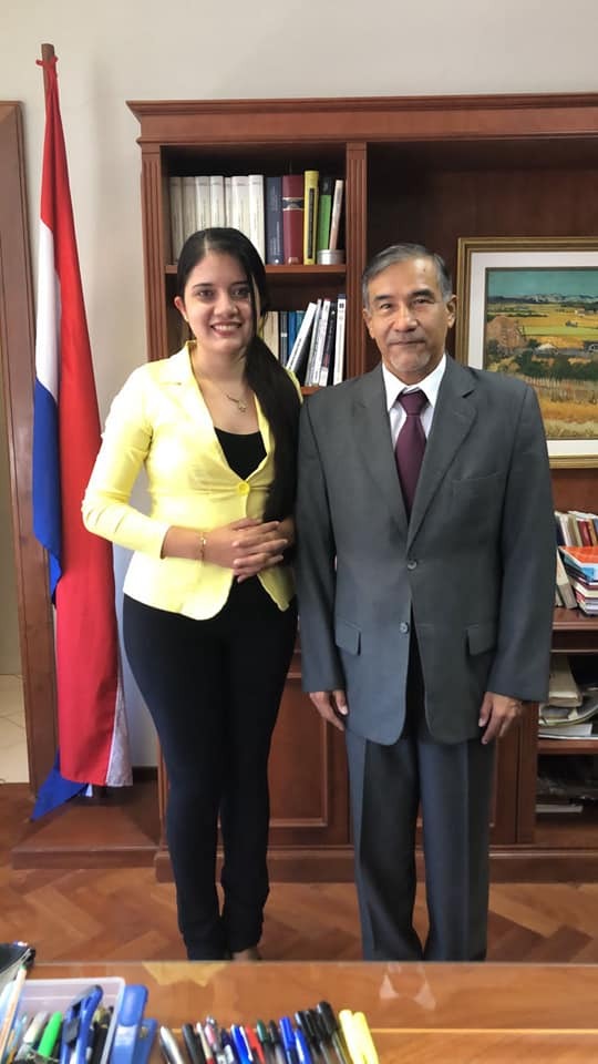 ProyectoPuente's tweet photo. 🔴 ¡Ella demostró que querer es poder! Mujer trabajó como albañil para pagar sus estudios

Hace 6 años, Magali Giménez, una joven de Paraguay comenzó a trabajar de albañil para pagar su carrera. Cumplió su sueño, pues en redes compartió fotos de cómo logró graduarse como abogada. https://t.co/Q3pzWXQnH7
