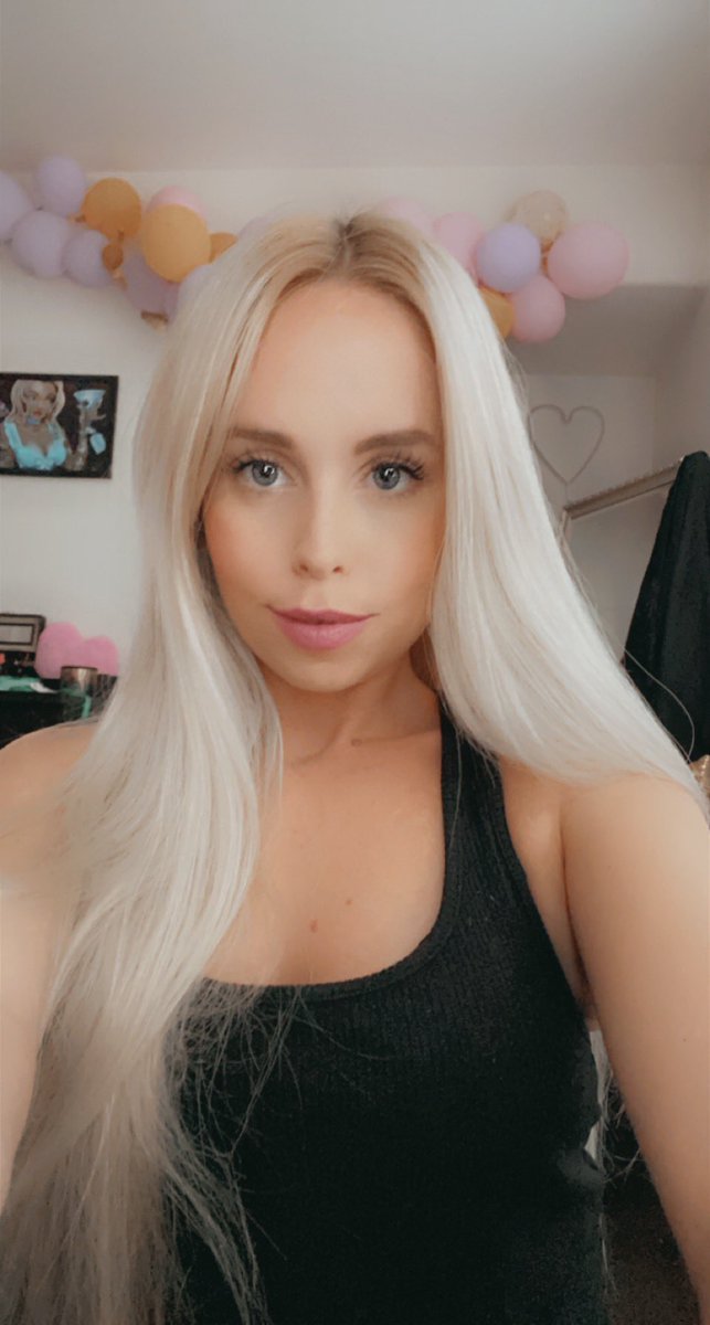 HollyLynnxo_'s tweet photo. These eyes and smile will get you every time. Pulling you deeper into my trap. 😈 https://t.co/73CtOYlWvx