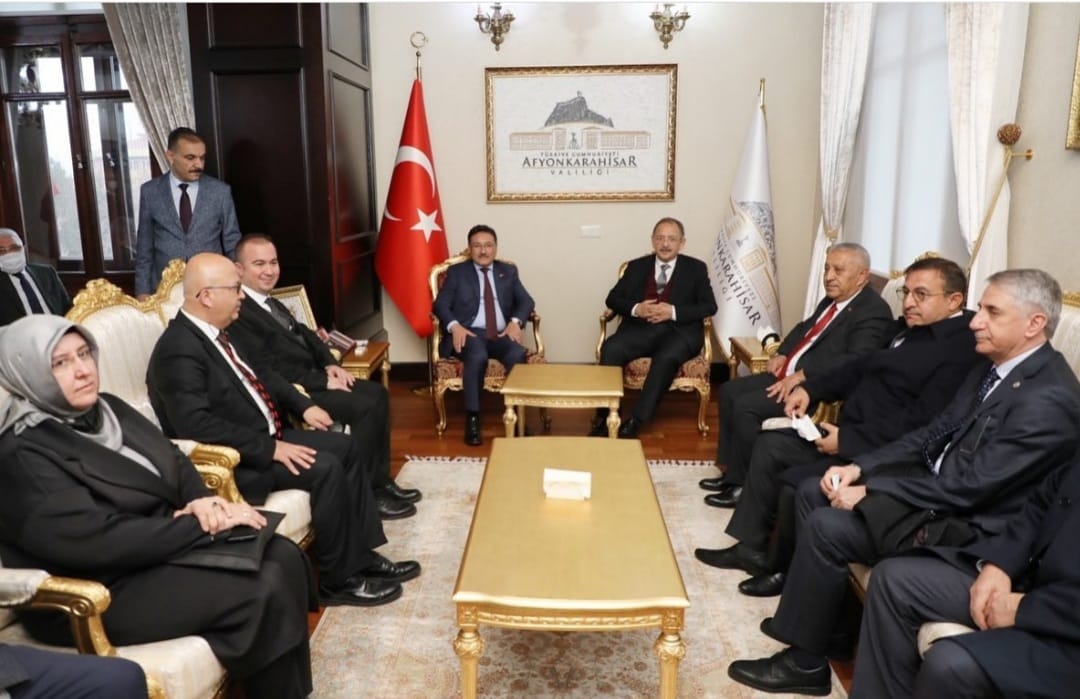 Av_FerdaErturk's tweet photo. AK Parti Genel Bşk. Yrd. Yerel Yönetimler Başkanımız Sn. @mehmetozhaseki , İl Başkanımız @huseyinulucay03 ,Bld. Bşk.@zeybekbaskan ,İGM Bşk. @bskbcoban   Afyonkarahisar Valisi @gokmen_cicek_ 'e ve Belediye Başkanımız @zeybekbaskan 'ı makamında ziyaret ettik. https://t.co/KS0wxQlNGc