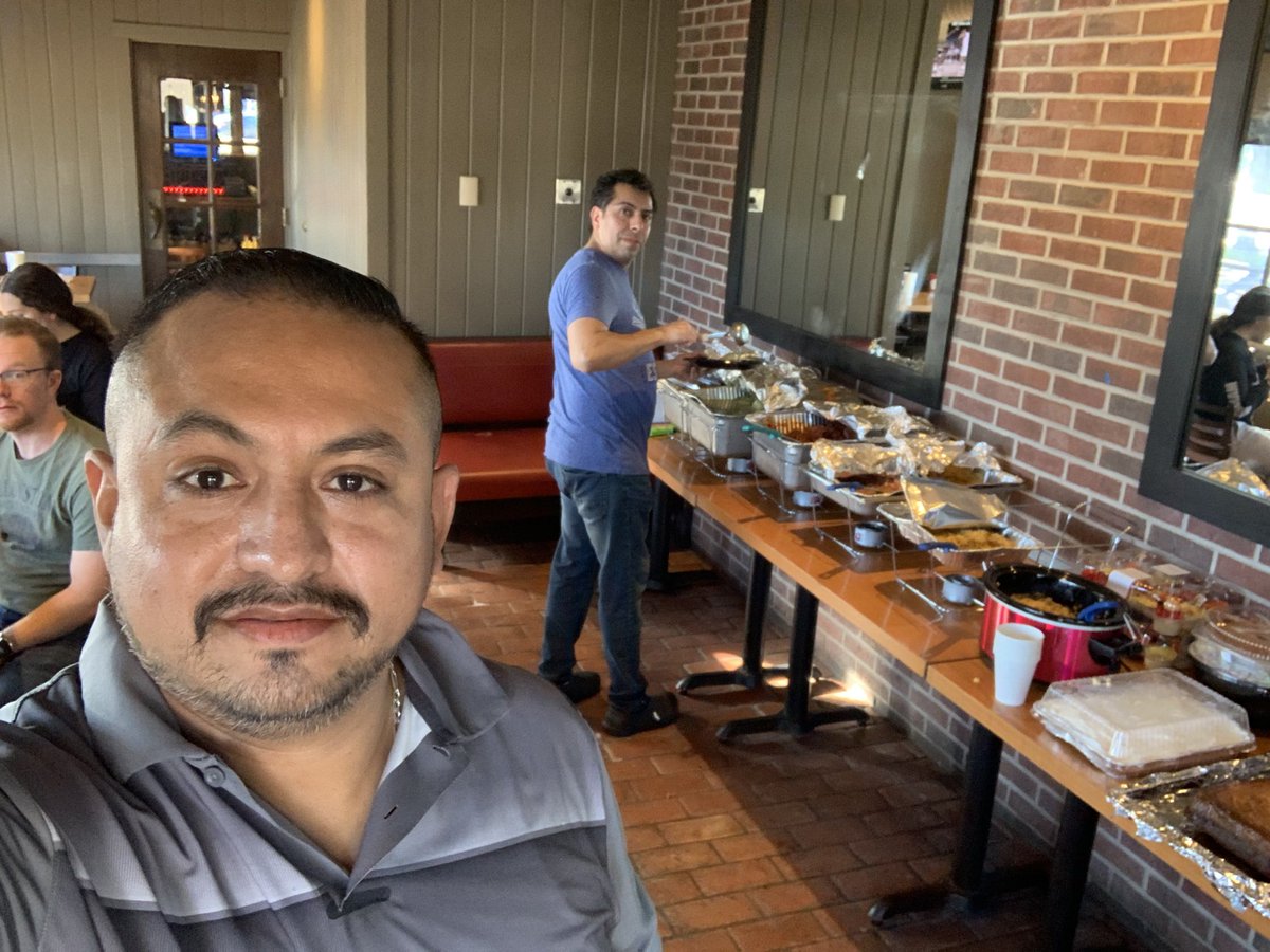 Jorge00007's tweet photo. Thanksgiving dinner at Chilis Tampa Stadium @jmaggs58 @Chilis https://t.co/cXhu5D74fa
