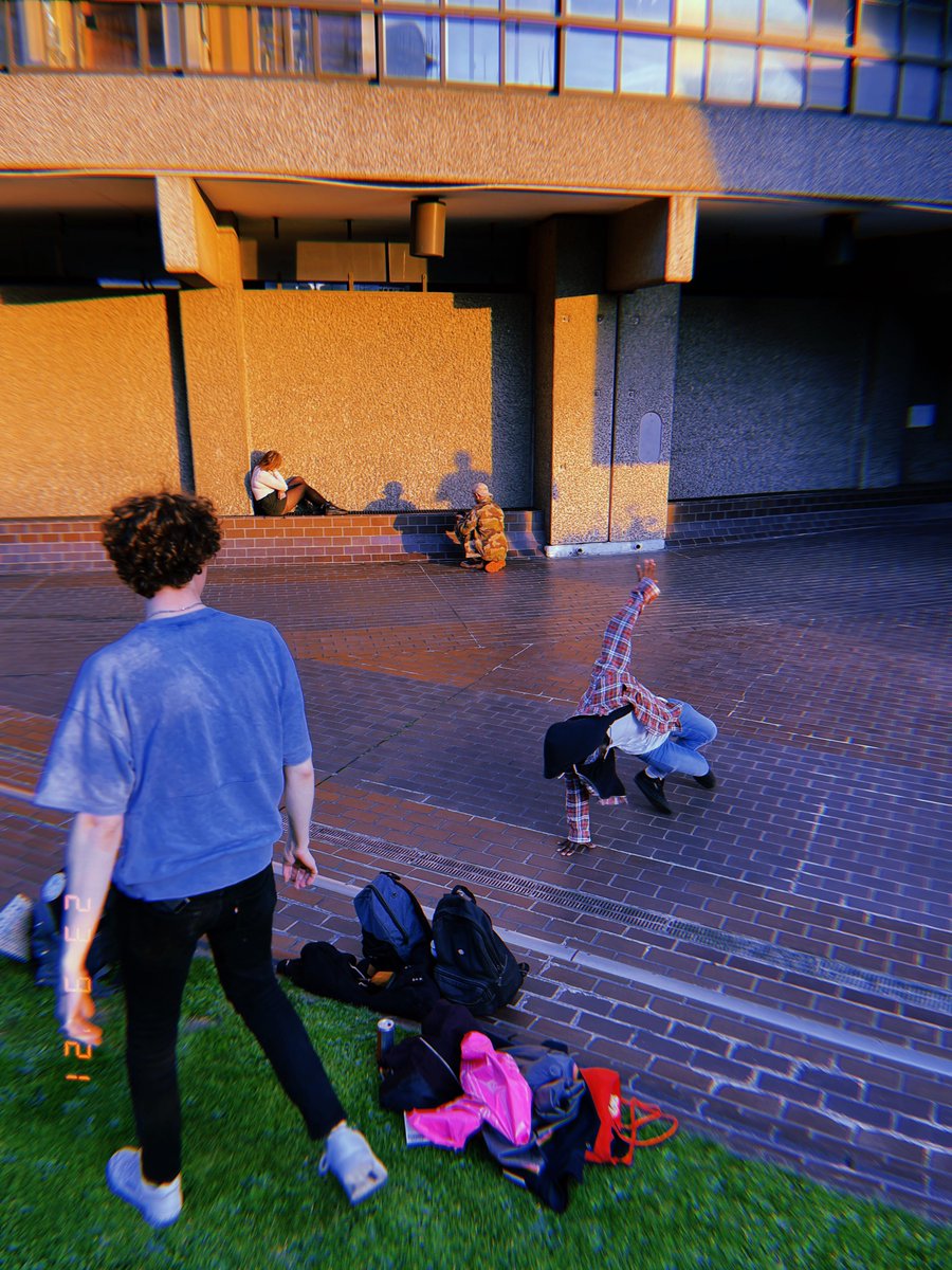 INSOLACE tweet media