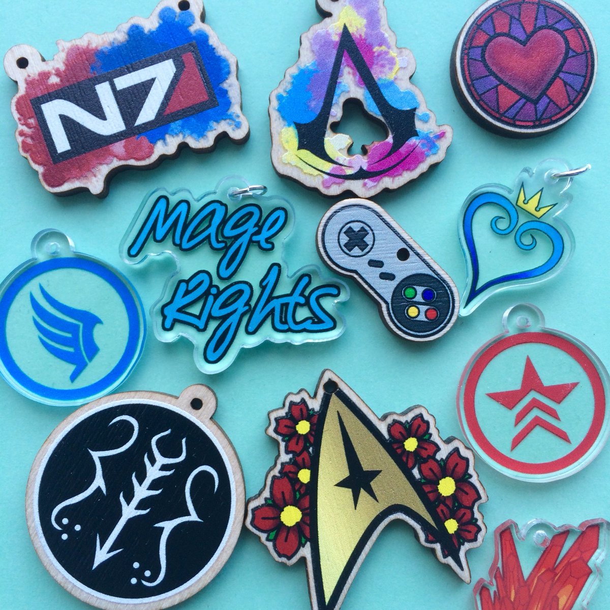 rowanburies's tweet photo. ✨ SALE TIME ✨

20% off all my geeky accessories for Black Friday! Some items are nearly sold out and won’t be restocked. 

➡️ https://t.co/s9byWGU2HR

The pins aren’t in the store but if you want one DM me - £6 each plus shipping 💖 https://t.co/GeLHVhXpK4