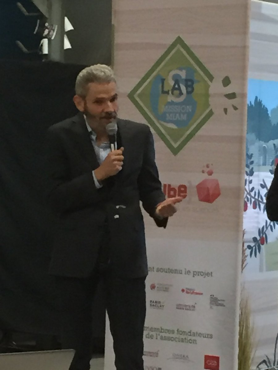 jfvigier's tweet photo. Au #proto204 de l’@UnivParisSaclay a @VilledeBures j’ai représenté la region @iledefrance et l’@agglopariSaclay a l’inauguration de l’expo #Miam de @assoscube .Pour sensibiliser les enfants aux enjeux de l’#alimentation durable. #Giec #TransitionEcologique https://t.co/EFU47Kg4rl
