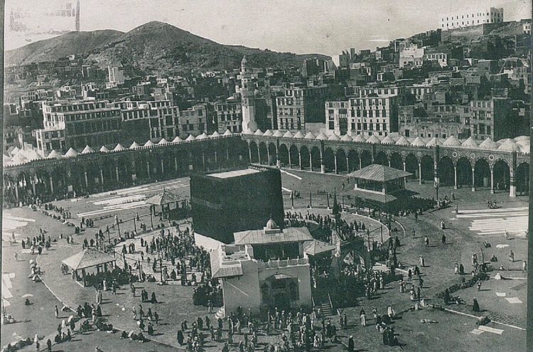 hassan__ahmed99's tweet photo. Makkah, late 1800s https://t.co/kJtUR2Pl49
