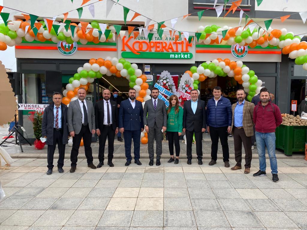 koop_market's tweet photo. Yurdumuzun bereketli topraklarından aldığımız güçle, piyasa regülasyonu sağlamak için çıktığımız yolda, kaliteli ürünleri uygun fiyatla tüm tüketicilerimiz ile buluşturana kadar azimle çalışmaya devam edeceğiz. #hedef1000 https://t.co/BW4LlHpC6r