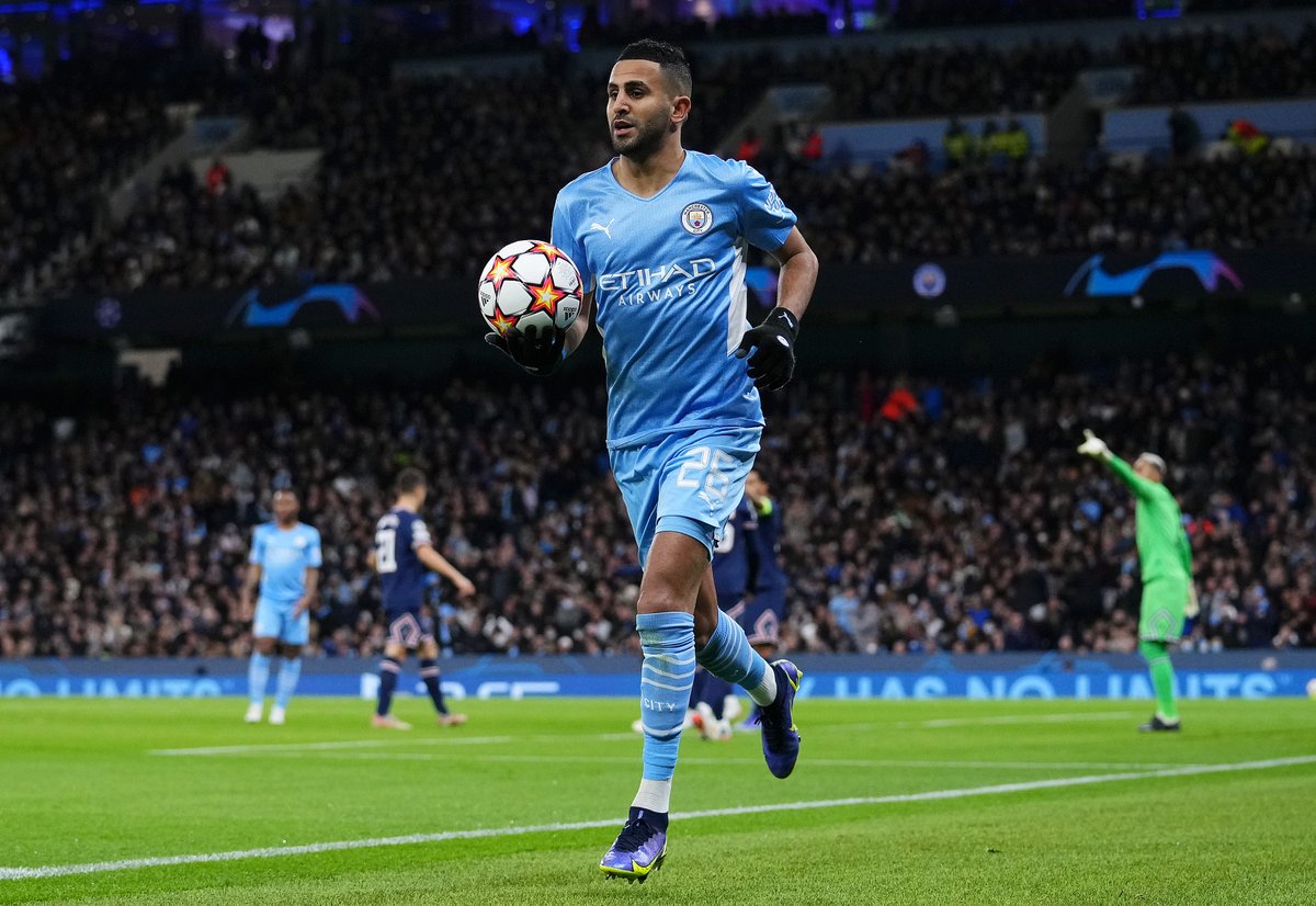 UEFAcom_fr's tweet photo. ❓ Va-t-il marquer..
👕  Mahrez 🇩🇿 Il est partout ce soir 💨
#CityPSG #UCL  @Mahrez22 @ManCityFra https://t.co/qsNpkxoP7d