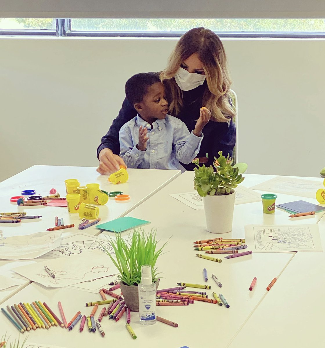 MELANIATRUMP's tweet image. This #Thanksgiving I want to express my gratitude to the families who open their hearts &amp;amp; homes to foster children &amp;amp; to those who serve in the child welfare community. Thank you @4KIDSUS for working tirelessly to ensure the health &amp;amp; safety of these children. #BeBest