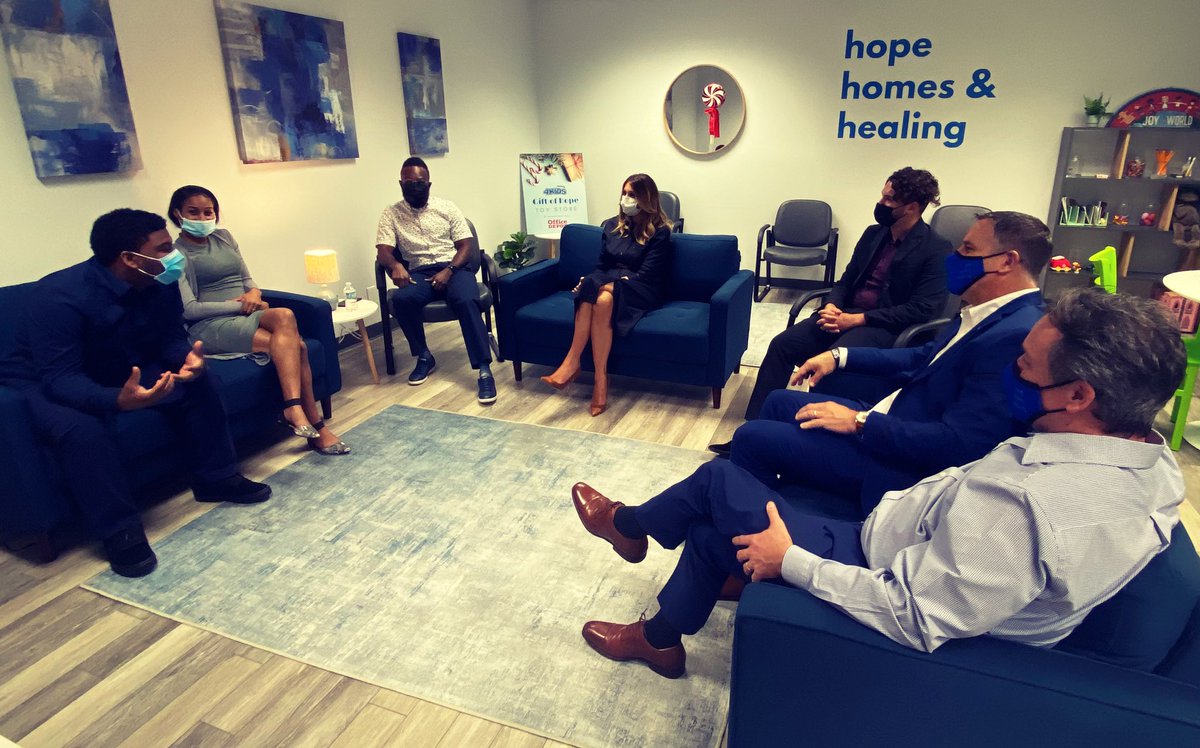 MELANIATRUMP's tweet image. This #Thanksgiving I want to express my gratitude to the families who open their hearts &amp;amp; homes to foster children &amp;amp; to those who serve in the child welfare community. Thank you @4KIDSUS for working tirelessly to ensure the health &amp;amp; safety of these children. #BeBest