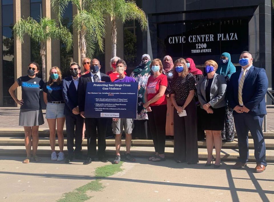 bradybuzz's tweet photo. We are thankful for our busy @ca_brady members who helped create change in CA.
Their tireless work resulted in the passage of:
✅ ghost gun bans in SF + San Diego
✅ #AB1191 which requires CA to track crime gun data
Thank you for making CA safer. https://t.co/t7BqDiMvgN
