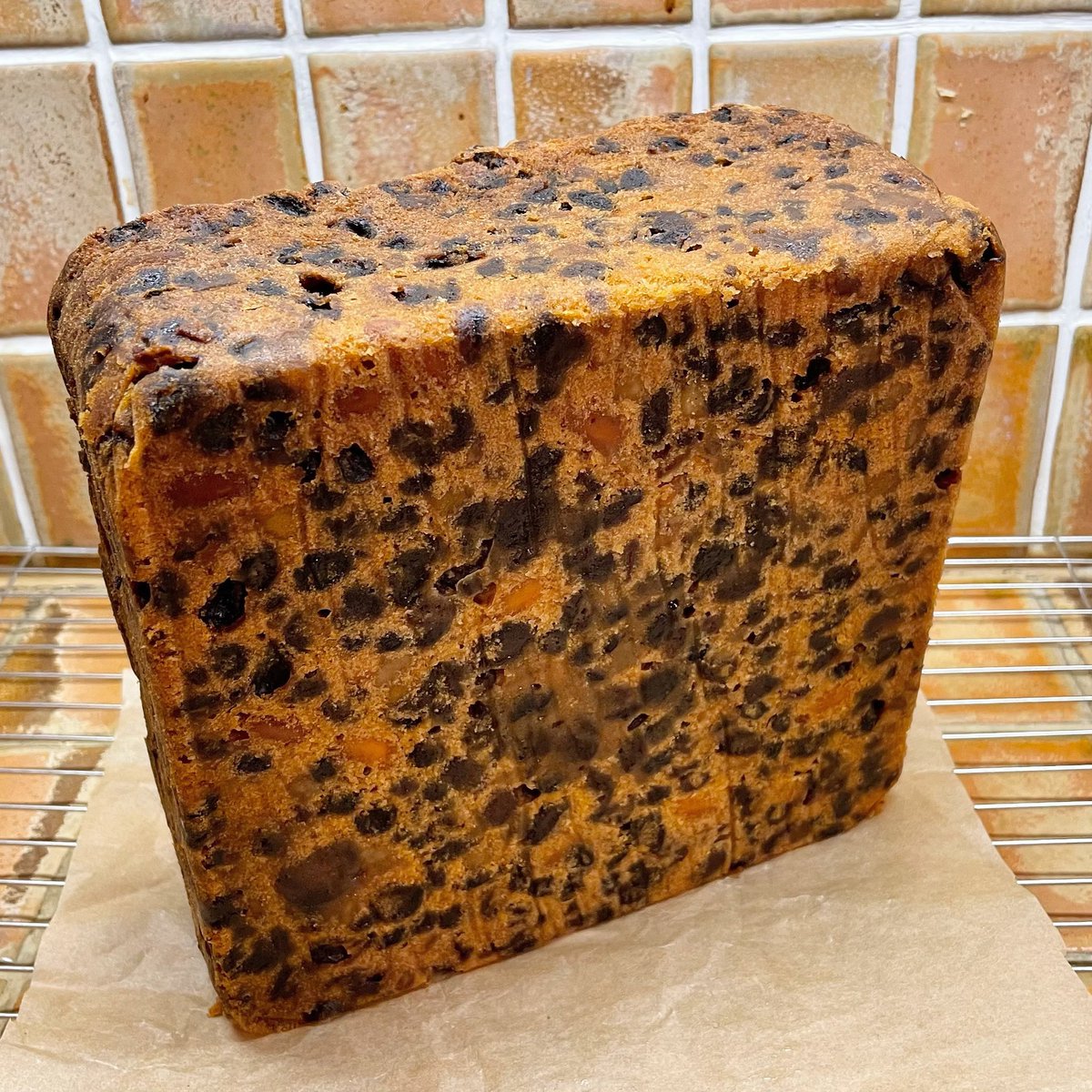 nikkilewisphoto's tweet photo. One cake cooling! The smell’s amazing!!
#christmascake #fruitcake #cake #squarecake #baking #christmasbaking #homemade #madefromscratch #bakinglove #nikkilewisphotography #nikkilewisphotos #christmasiscoming https://t.co/P8nwc1jfny