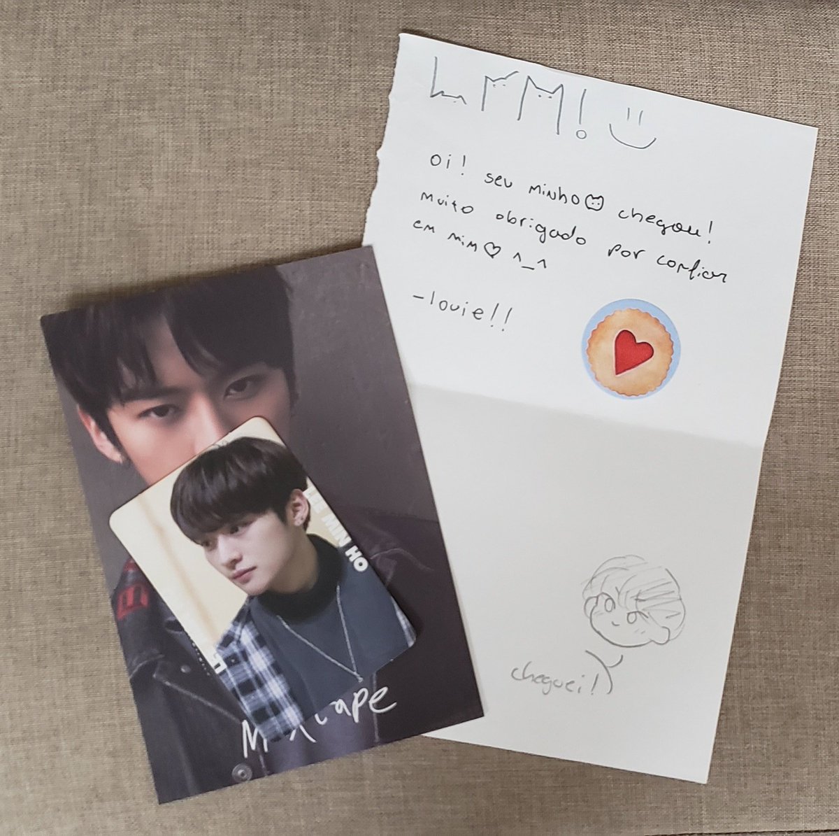 feedback mais que positivo pra @ifghosting 🥺❤️🥺❤️
a louie me enviou esse minho tão lindinho, e foi mt atenciosa durante todo o processo🥺❤️ você é um anjinho, obrigada pelo meu primeiro mixtape!!! <3