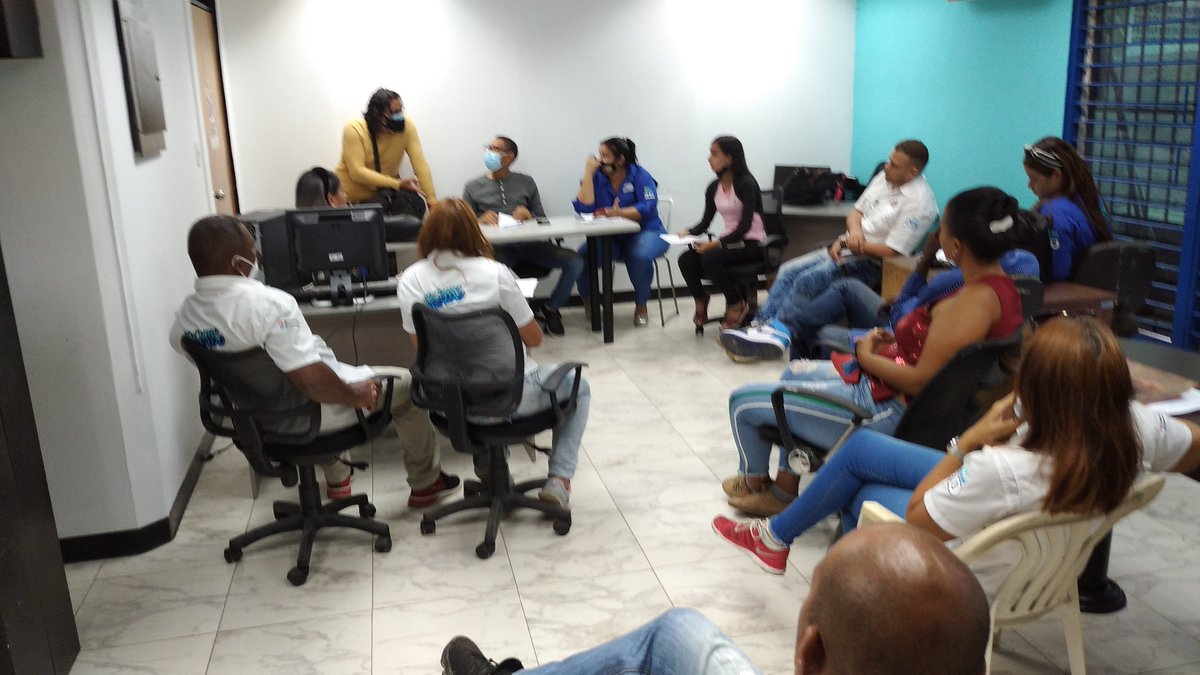 InsopescaG's tweet photo. Por Instrucciones del Ministro @juanlayavargas el Gerente Regional de @Insopesca La Guaira realiza una reunión de trabajo para mejorar las estrategias laborales enfocadas en la producción pesquera y Acuicola 
#VenezuelsComePescacado
@NicolasMaduro 
@nicmaduroguerra 
@TomasGriese https://t.co/vpNc3lkz9C