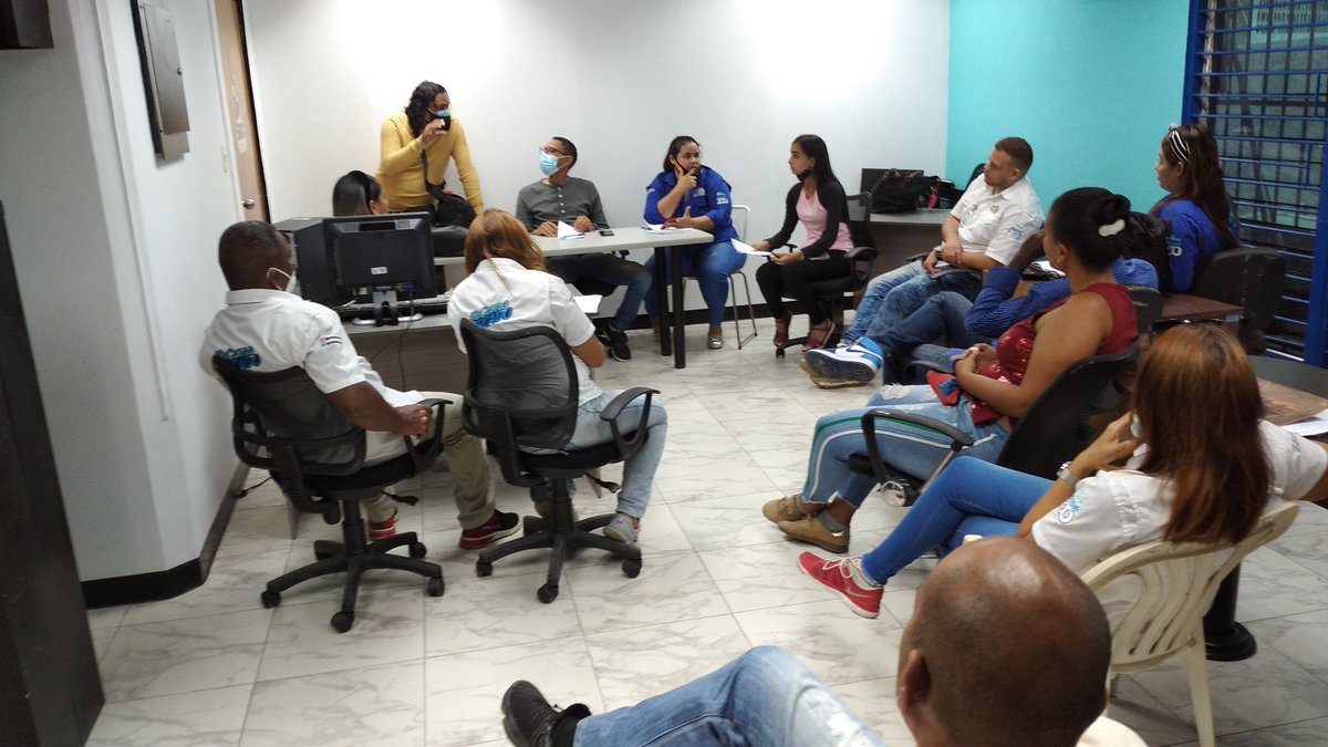 InsopescaG's tweet photo. Por Instrucciones del Ministro @juanlayavargas el Gerente Regional de @Insopesca La Guaira realiza una reunión de trabajo para mejorar las estrategias laborales enfocadas en la producción pesquera y Acuicola 
#VenezuelsComePescacado
@NicolasMaduro 
@nicmaduroguerra 
@TomasGriese https://t.co/vpNc3lkz9C