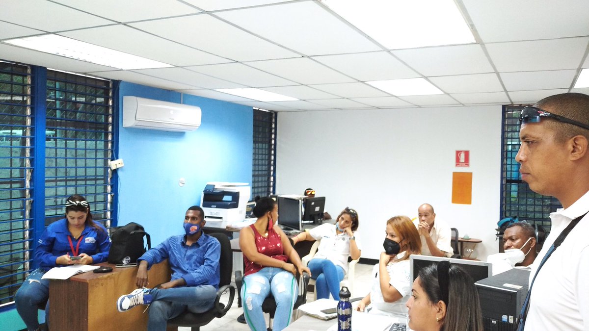 InsopescaG's tweet photo. Por Instrucciones del Ministro @juanlayavargas el Gerente Regional de @Insopesca La Guaira realiza una reunión de trabajo para mejorar las estrategias laborales enfocadas en la producción pesquera y Acuicola 
#VenezuelsComePescacado
@NicolasMaduro 
@nicmaduroguerra 
@TomasGriese https://t.co/vpNc3lkz9C