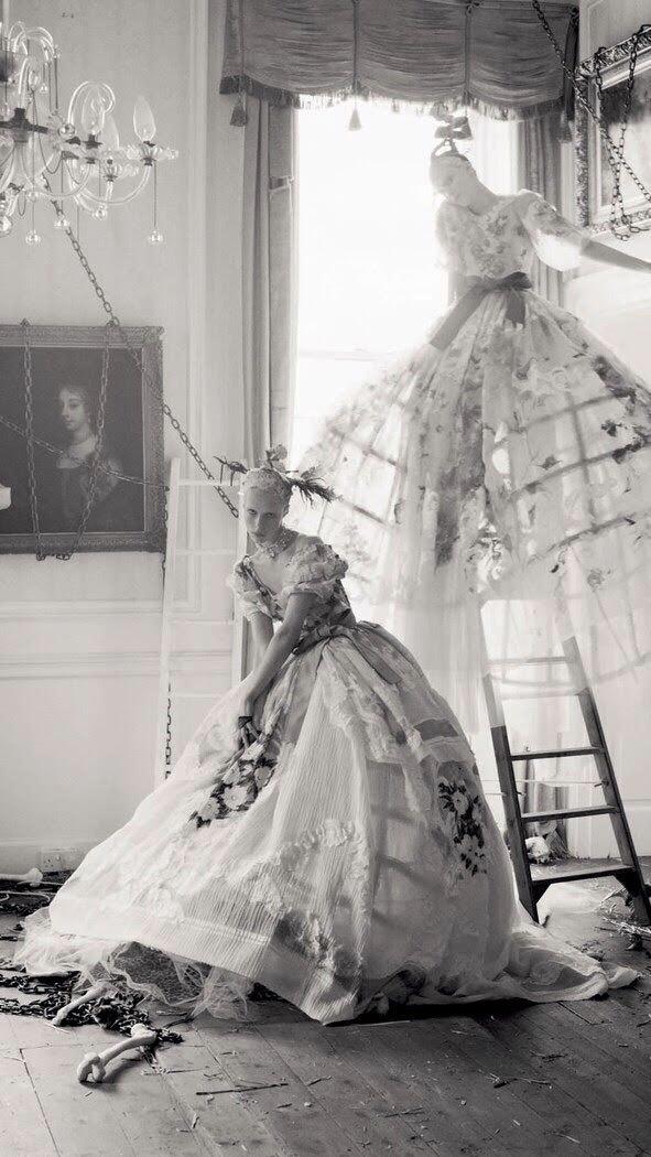 "Photographer Tim Walker"

Retweet if you enjoy!  #photooftheday