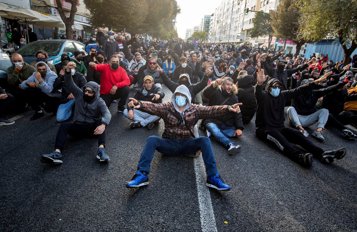 P_GomezPerpinya's tweet photo. Los 20.000 trabajadores del metal consiguen un preacuerdo que ha costado gases lacrimógenos y pelotas de goma de quienes no han sabido estar a la altura. Cádiz ha abierto una brecha. https://t.co/xwiergrMdP