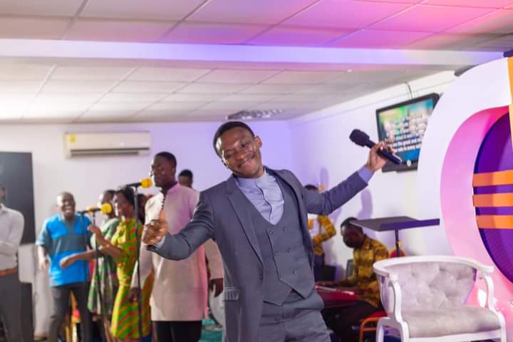 christassemblyw's tweet photo. "Build an attitude of listening to sermons over and over again, soak the Word into you till it wells up in you overflowing streams of joy."
-✍Pastor Julius G. ChristLord 💫
#JoyForevermore
#JoyfulLiving
#JoyfulWay
#WinningWay https://t.co/7IvC6lAtKf