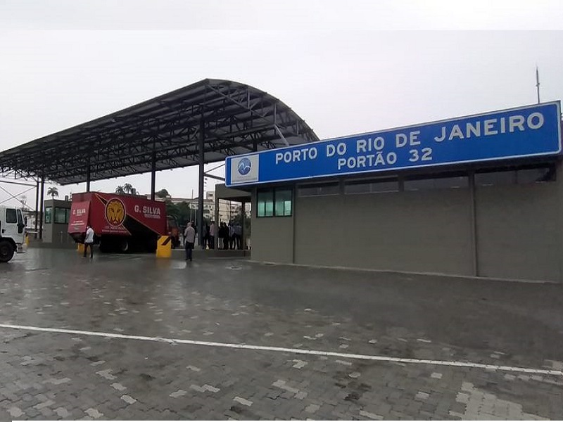 SEGPORTEMFOCO's tweet photo. PORTO DO RIO INAUGURA NOVO PORTÃO DE ACESSO RODOVIÁRIO
O portão tem quatro “Gates” automizados e instalações modernas para a Guarda Portuária
#portodorio #cdrj #AutoridadePortuaria #portauthority #segurancaportuaria #portodoriodejaneiro
https://t.co/VEHS792BOF https://t.co/bEUq7T2deR