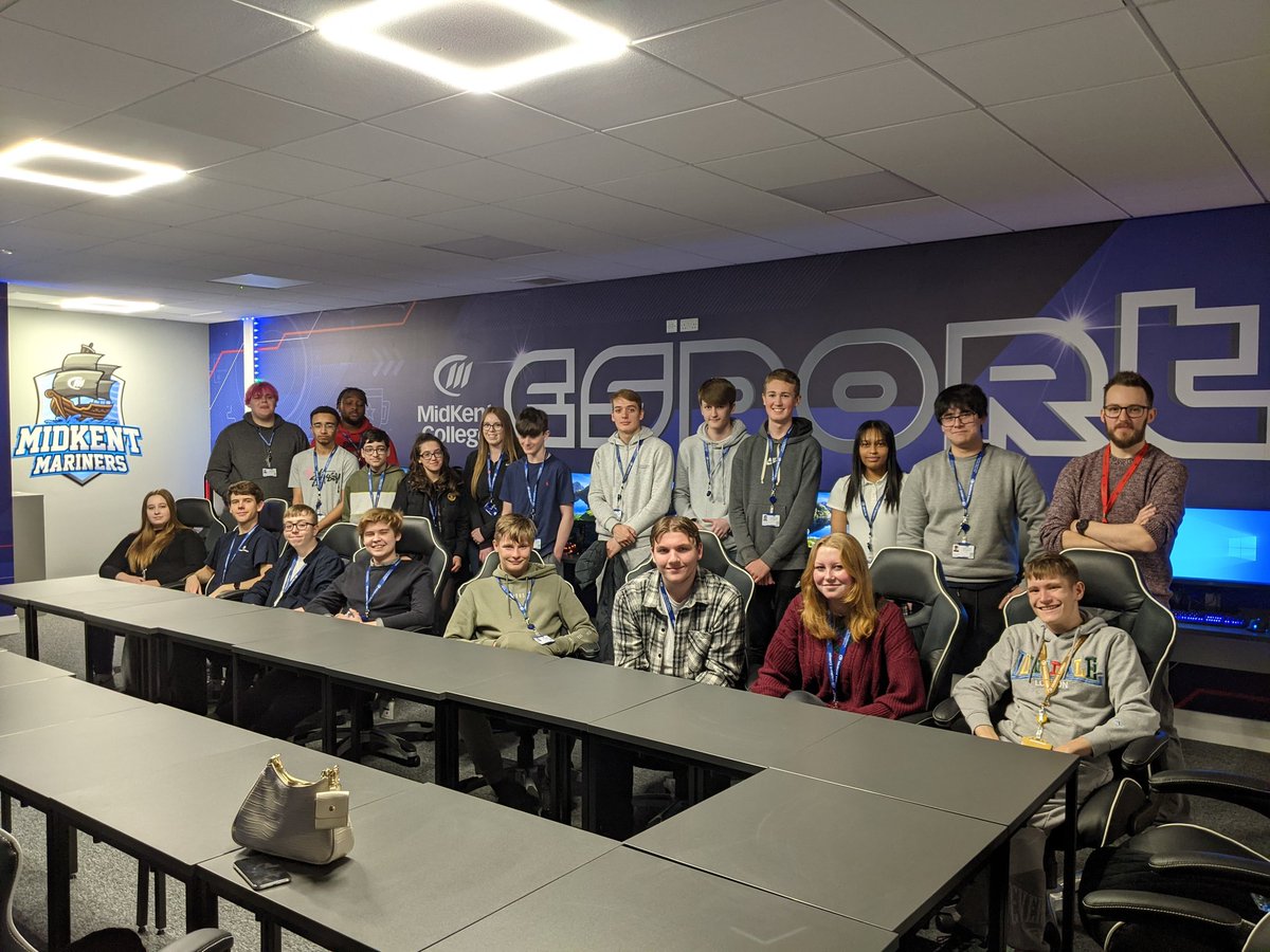 Had a great day over at <a href="/MidKentCollege/">MidKent College</a> with Camilla and the L3 esports students.

Talking about my journey and what I do at <a href="/DURTYMEDIA/">DURTY Media Ltd</a>, shout casting at <a href="/British_Esports/">British Esports 🎮 🚀 Ready for Champs Finals?</a> , careers in the industry, transferable skills and a little #esports #overwatch coaching!