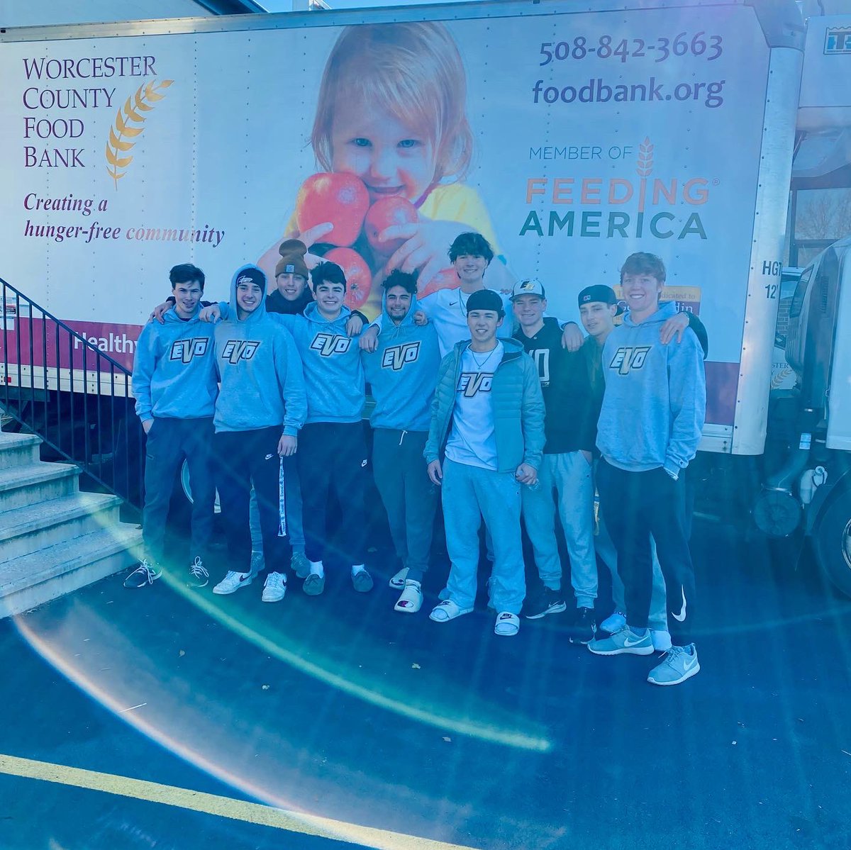Thanks to the EVO families who helped us donate 500lbs of food to the Worcester County Food Bank to help the less fortunate this Thanksgiving. Special thanks to the EVO players who helped deliver the donations. Much respect for putting others first. #eVolveup #commutity