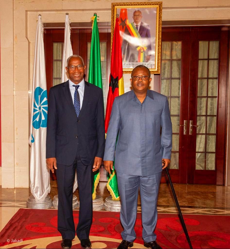 Ce mercredi à Bissau nous avons eu le privilège d'évoquer avec le Prèsident <a href="/USEmbalo/">Umaro Sissoco Embaló</a> des problématiques de la stabilisation et de la démocratisation dans la sous-région. Merci pour l'accueil et l'hospitalité #udrg