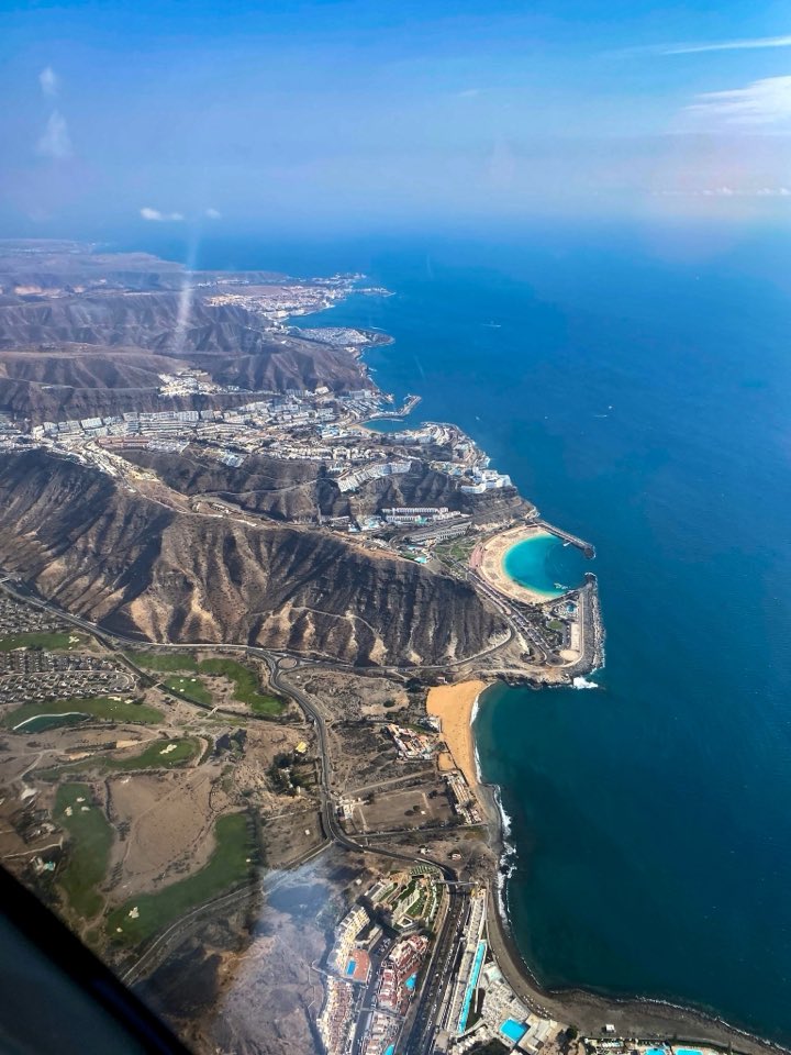 Greetings from Gran Canaria 😁🙌 #islandhopping #grancanaria #avgeek #canaries #sky #aviation #canavia #flycanavia #wingtipwednesday #laspalmasdegrancanaria #amadoresbeach