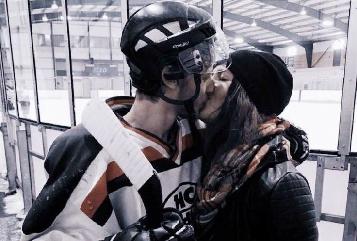 daisylloway's tweet photo. • meus momentos favoritos de hannahgarrett 🏒💖 – uma thread super necessária! • https://t.co/wzAQ9X1Tq7