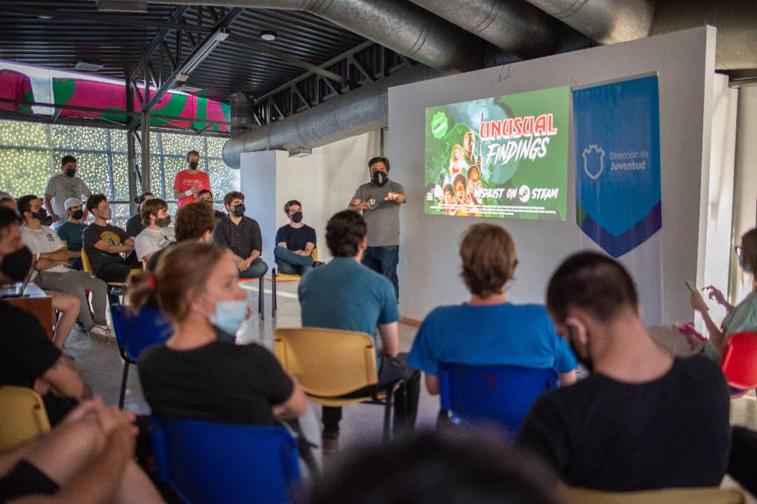 🔹️En la jornada de ayer, desde la Dirección de <a href="/JuventudMuniCba/">Juventud Municba</a> participamos de un encuentro de desarrolladores de videojuegos 🎮 en la 📍Casa del Futuro (Plaza de la Intendencia) 👌 

👉 Diferentes creadores que publicaron videojuegos en este 2021 o que están prontos a