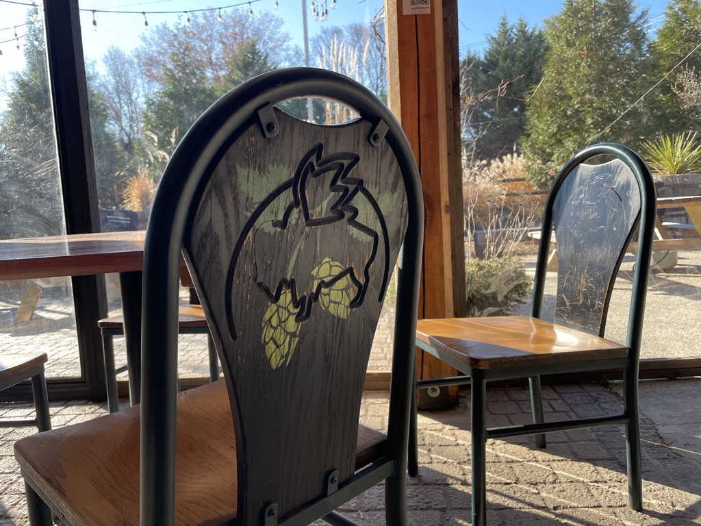 adefran's tweet image. This brewery reclaimed chairs from a Buffalo Wild Wings 🤣🤣